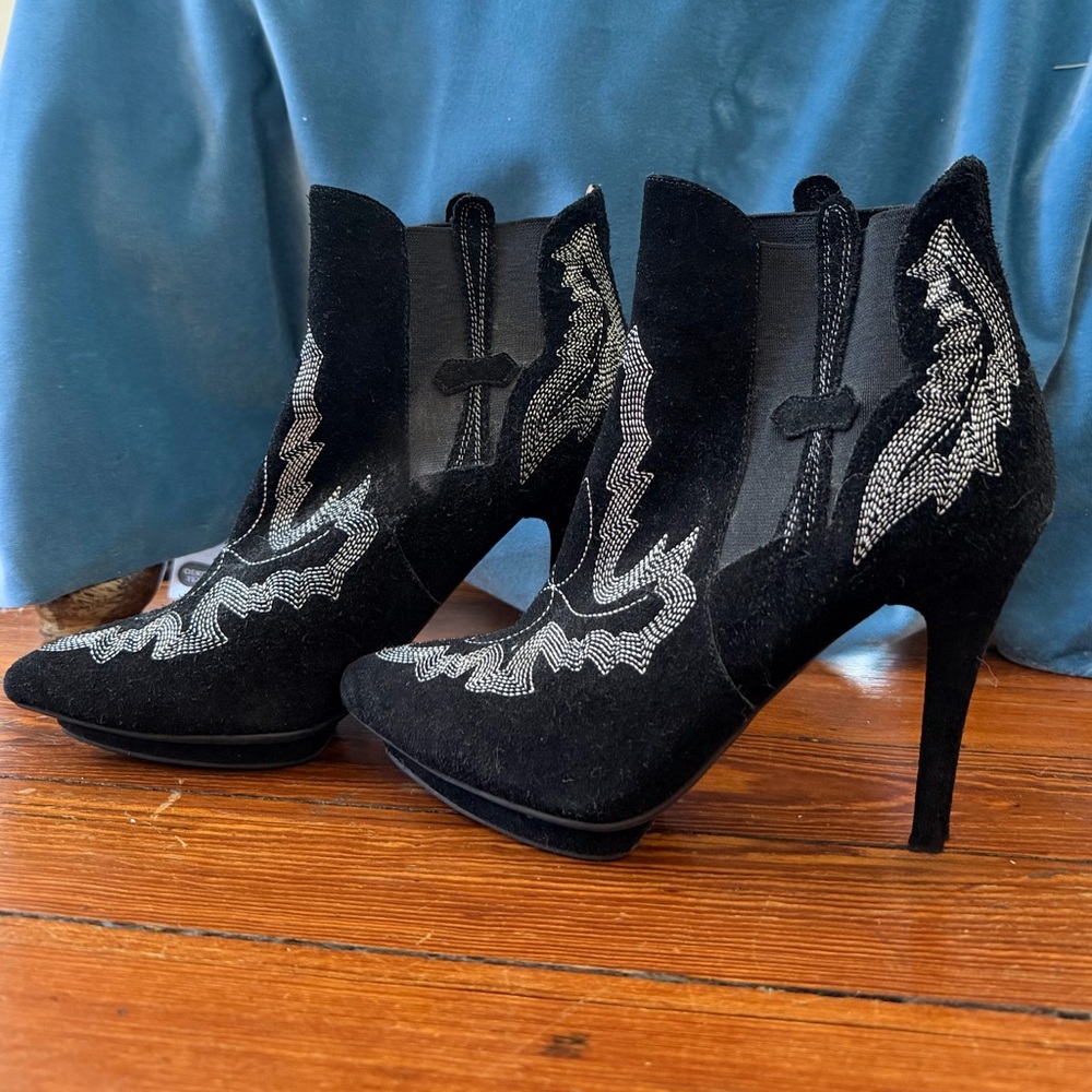 Jeffrey Campbell WESTERN embroidered stilettos Booties sz 7.5